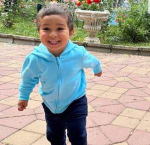 Au apărut ultimele imagini cu Radu Ayan, băiatul de doi ani dispărut în Botoșani. Ce făcea, în timp ce bunica lui îl căuta / VIDEO
