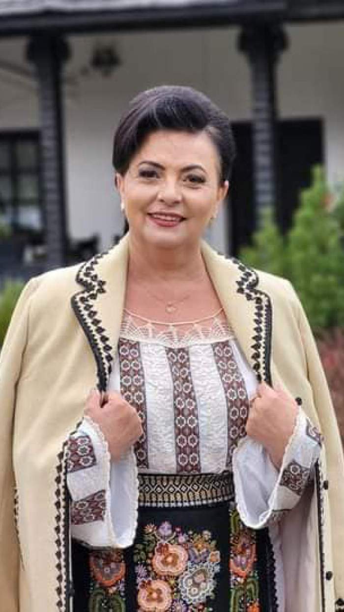 Maria Ghinea în costum popular