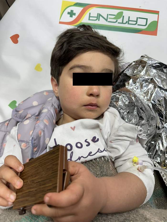 Prima imagine cu Radu Ayan, copilul de doi ani dat dispărut în Botoșani, pe patul de spital. Cum se simte copilul. Declarația mamei, după ce și-a găsit fiul