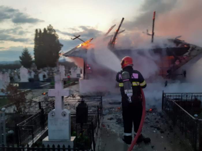 Imagini cu incendiul de la biserica din Râmnicu Vâlcea