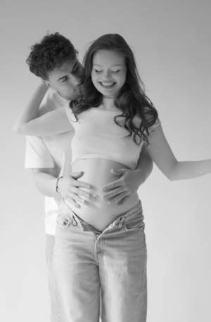 Lorena Șerban a aflat sexul bebelușul pe care îl poartă în pântece. Tânăra este însărcinată în șase luni: "Cu lacrimi în ochi!" / FOTO