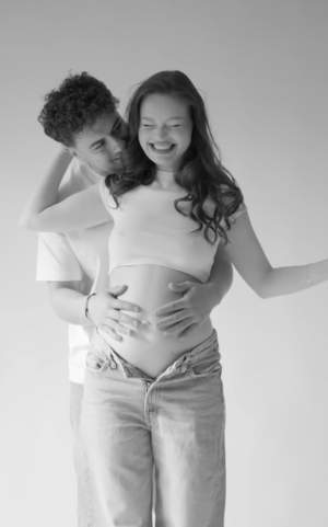 Lorena Șerban a aflat sexul bebelușul pe care îl poartă în pântece. Tânăra este însărcinată în șase luni: "Cu lacrimi în ochi!" / FOTO