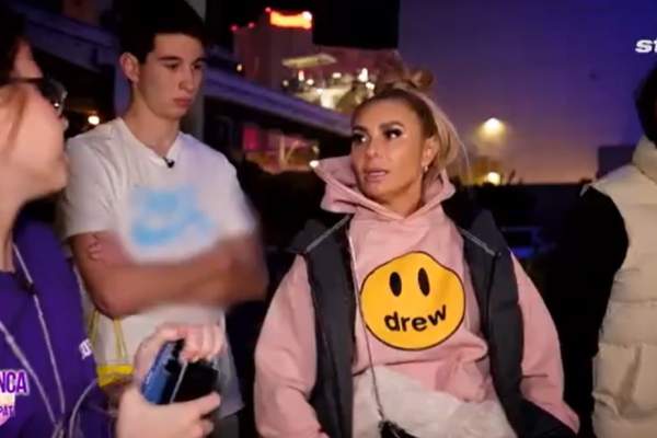Prodanca. Punct și de la capăt. Anamaria Prodan, călcată pe nervi în Las Vegas. Impresara, nevoită să stea la o coadă uriașă: ”Plătești pentru...” / VIDEO