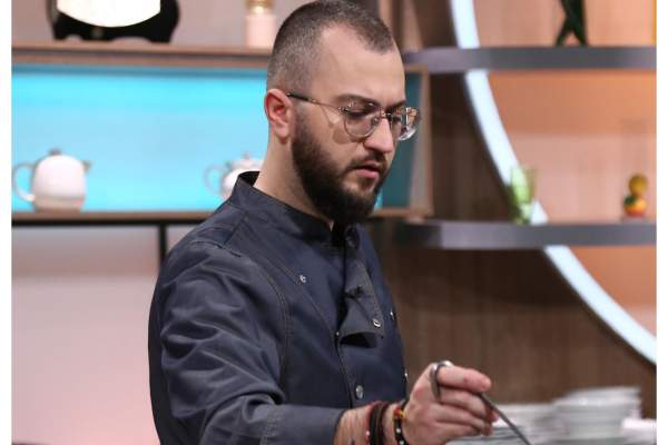 Chefi la cuțite, 20 martie 2024. Cătălin Țociu a gătit pentru jurați. Ce dezvăluiri a făcut fiul actorului: ”Am făcut cursuri de...” / VIDEO