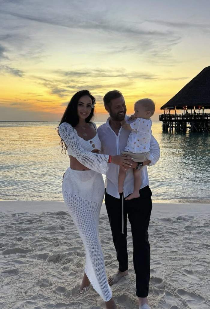 Imagine cu Cristi Pulhac, soția sa, Raluca, si fiul lor, in Zanzibar
