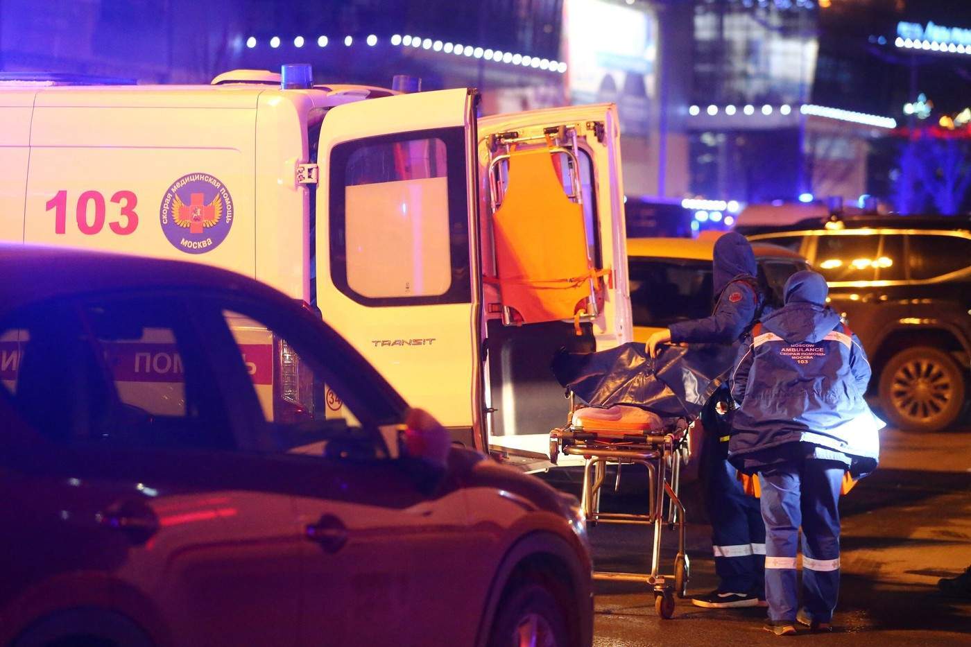 Ambulanță, după atacul armat din Rusia, 22 martie 2024