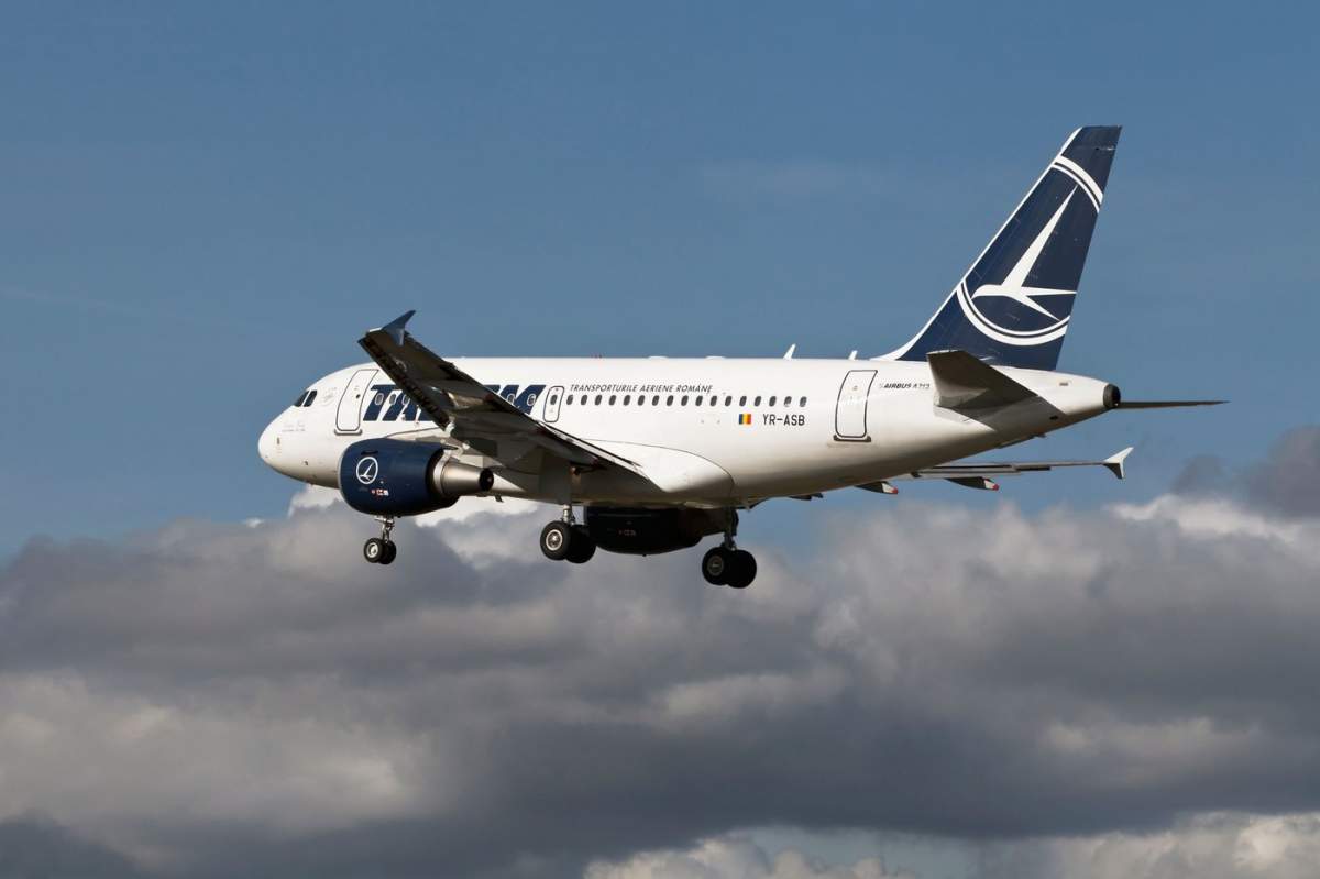 Un Airbus A319 al companiei aeriene române TAROM