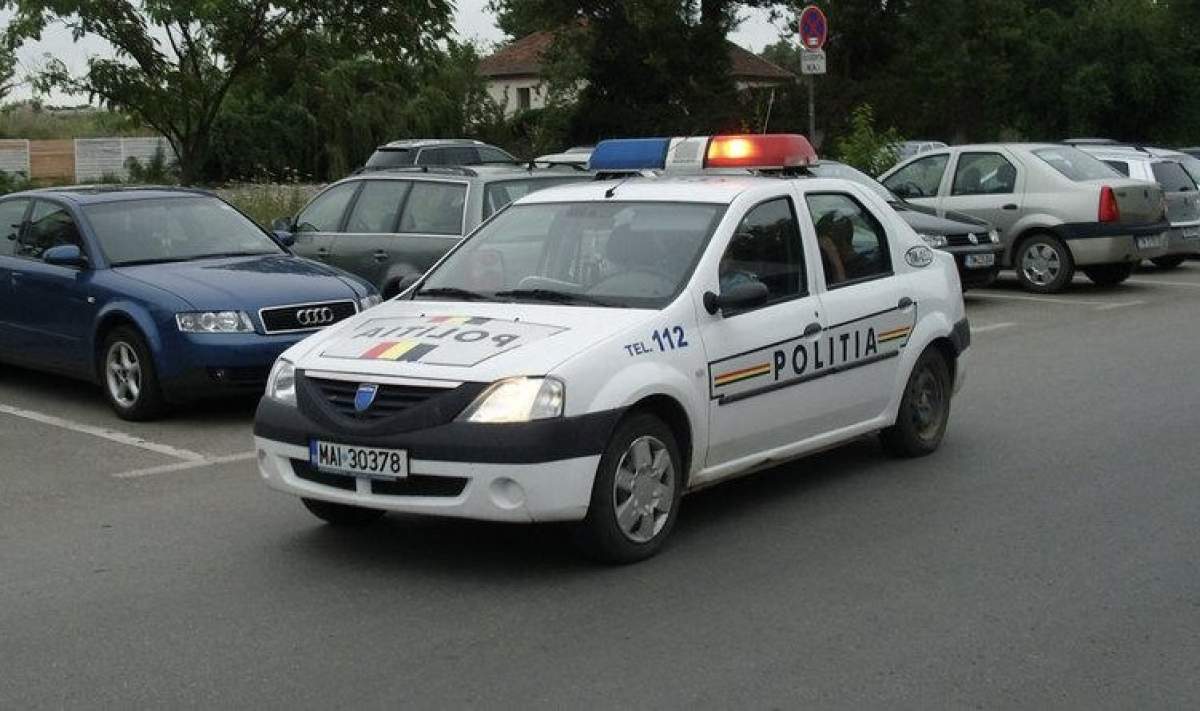 Imagine cu mașina de politie