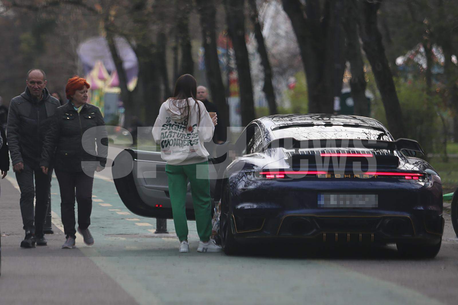 Învârte sute de mii de euro, dar familia e cea mai importantă! Cum a fost surprins Costin Rusu, prințișorul din Tărtășești / PAPARAZZI