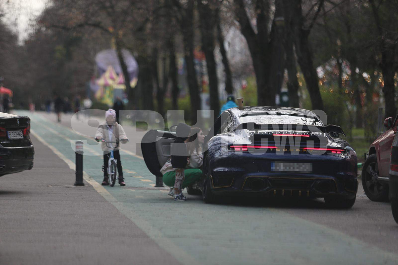 Învârte sute de mii de euro, dar familia e cea mai importantă! Cum a fost surprins Costin Rusu, prințișorul din Tărtășești / PAPARAZZI