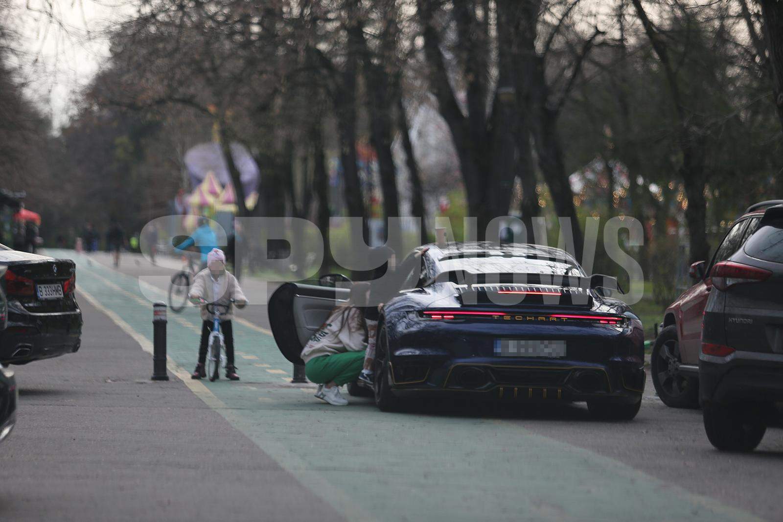 Învârte sute de mii de euro, dar familia e cea mai importantă! Cum a fost surprins Costin Rusu, prințișorul din Tărtășești / PAPARAZZI