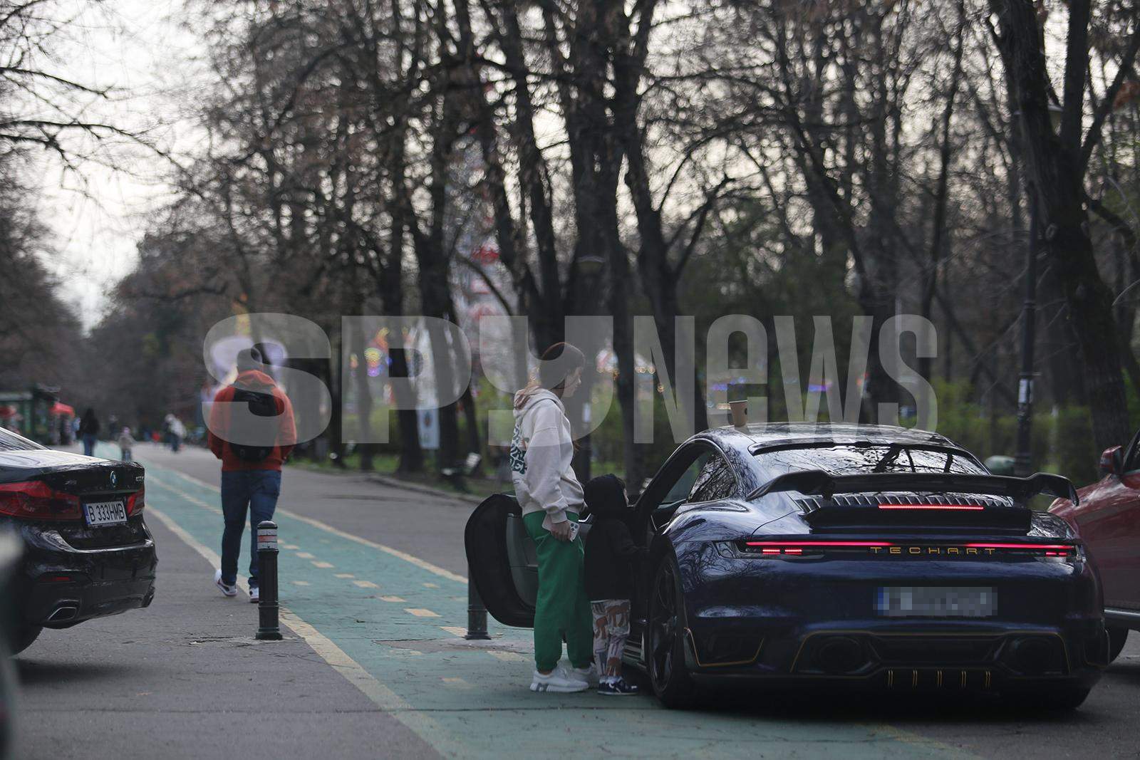 Învârte sute de mii de euro, dar familia e cea mai importantă! Cum a fost surprins Costin Rusu, prințișorul din Tărtășești / PAPARAZZI