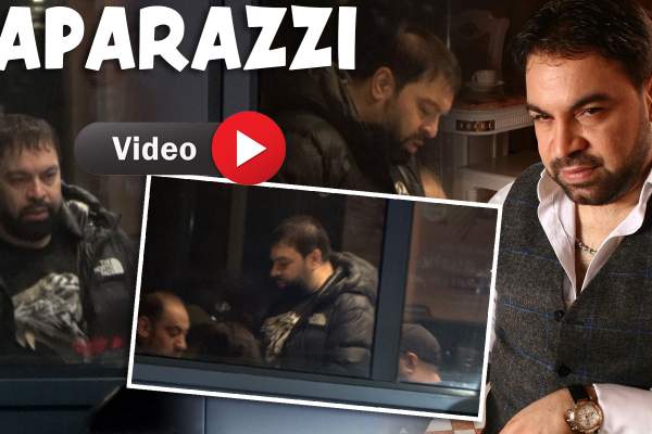 Florin Salam nu lasă pe mâine ce poate face azi. Indiferent de oră și locație, manelistul ia notițe și preferă să nu scape niciun detaliu / PAPARAZZI