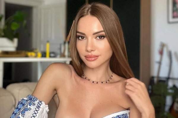 Știrile Antena Stars. Otilia Bilionera, la un pas de moarte în Turcia. Cântăreața a ajuns în stare gravă la spital: ”Probabil nu mai trăiam” / VIDEO