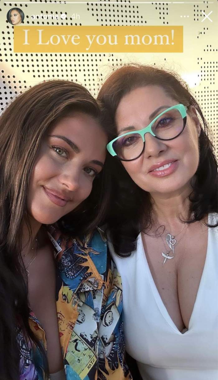 Imagine cu Antonia și mama ei