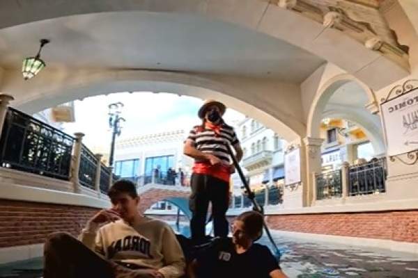 Prodanca. Punct și de la capăt. Fiul Anamariei Prodan, plimbare de neuitat cu gondola prin Las Vegas. Ce semnificație are acest loc pentru impresară și fostul soț / VIDEO