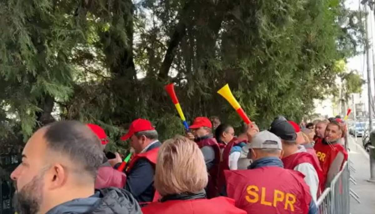 Angajații de la Poșta Română sunt în grevă generală protest