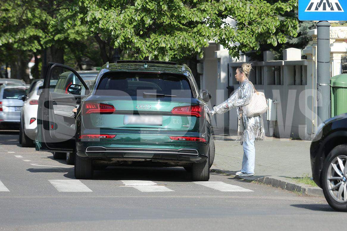 Așa prietenă, mai rar! Xonia scoate oricât din buzunar pentru poftele celor dragi! Când vine nota de plată la masa ei, artista o face ”nevăzută” și se ocupă de tot! / PAPARAZZI