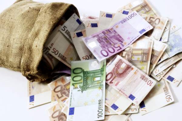 Cum a reușit o româncă să îl lase pe un italian fără 100.000 euro! Bărbatul s-a îndrăgostit de femeie, dar a plătit scump: ”Am fost doar o victimă”