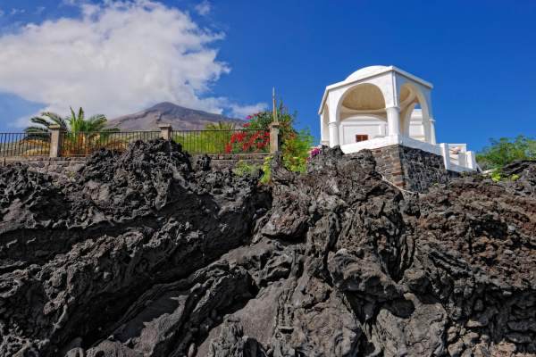 Cum a reușit o femeie să își cumpere casă în Sicilia cu doar 1 euro. Este amplasată într-o zonă de vis și are patru etaje