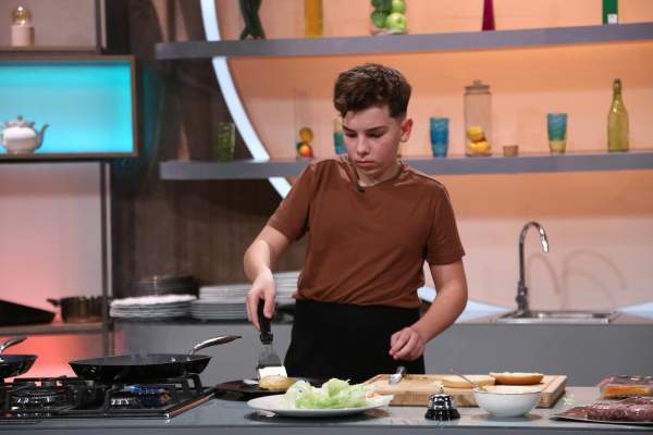 Chefi la cuțite, 15 aprilie 2024. Un puști de 13 ani a gătit pentru jurați. Care e povestea lui Cristian Marin: "Am avut un accident..." / VIDEO