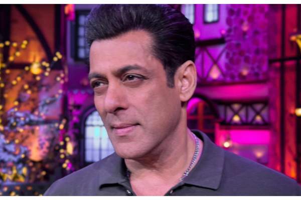 Știrile Antena Stars. Locuința lui Salman Khan, ținta unei bande criminale. S-au tras focuri de armă către actor