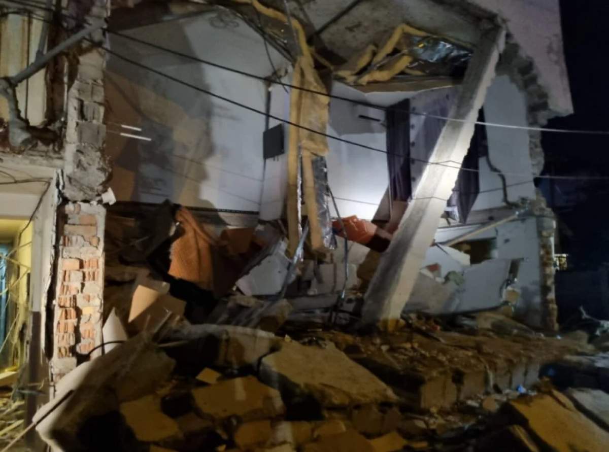 Imagine cu blocul prăbușit din Craiova