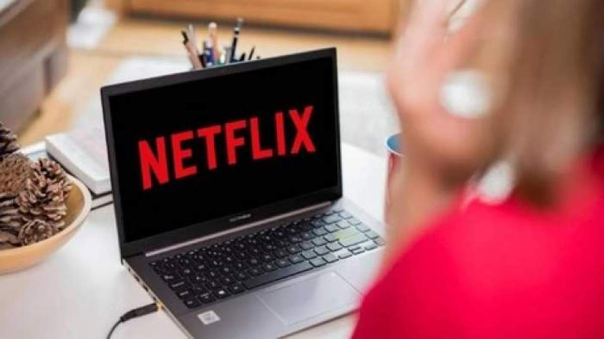 Logo Netflix pe un laptop