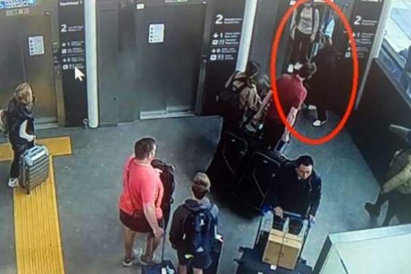 Patru românce au devenit spaima turiștilor într-un aeroport din Italia. Au fost prinse în timp ce puneau la cale un nou jaf