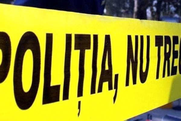 Copil de 8 ani, găsit mort după ce s-a jucat cu pistolul tatălui său, în Chișinău! Băiatul a găsit arma într-un seif