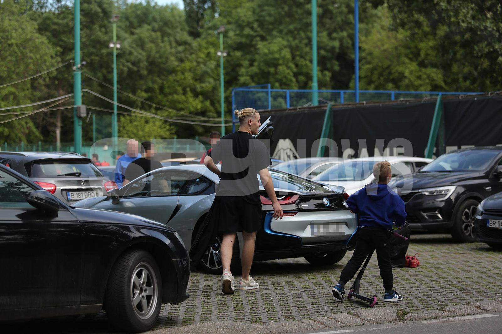 Ce grijuliu este viitorul soț al Larisei Iordache! Cristian Chiriță, gest de apreciat față de un copil, aproape de terenul de tenis / PAPARAZZI