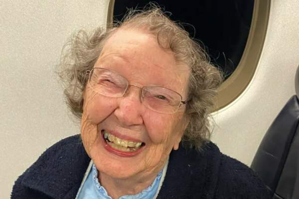 O femeie de 101 ani, confundată cu un bebeluș! Totul s-a întâmplat într-un aeroport: „Credeau că sunt un copil” / FOTO