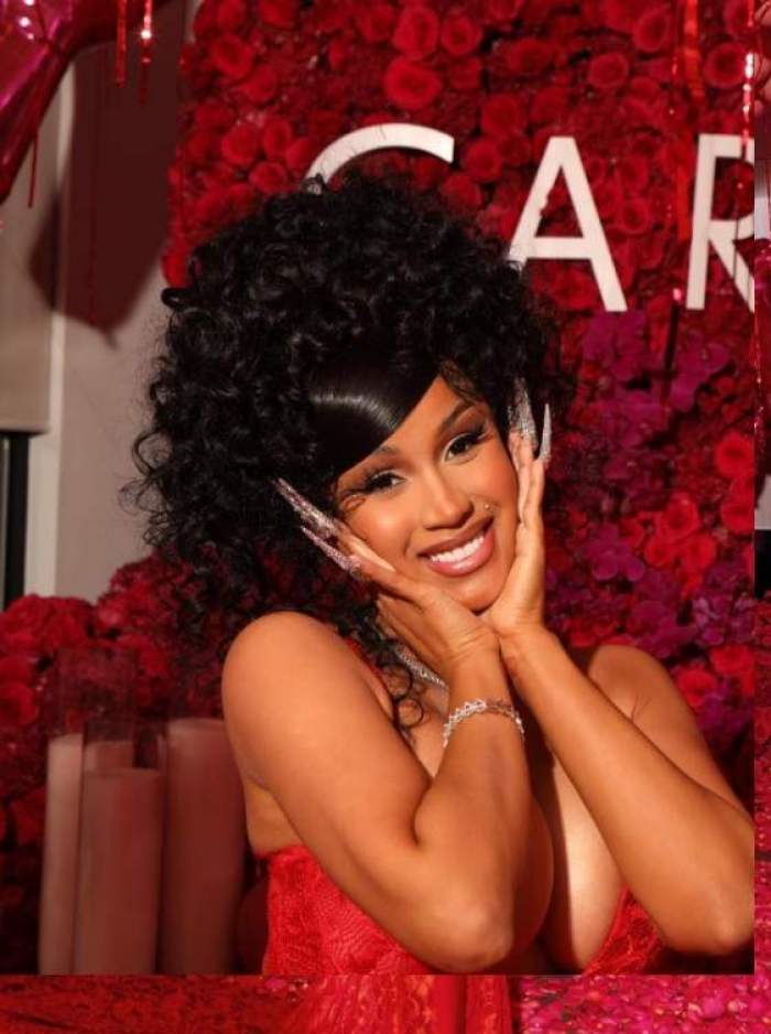 Cardi B cu părul închis la culoare