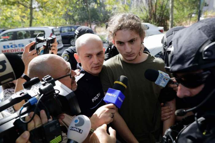Vlad Pascu, șoferul drogat, înconjurat de presă