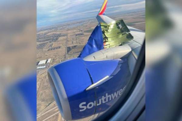 Panică în avion! Carcasa motorului s-a desprins, în timp ce aeronava era în aer. La bord se aflau 135 de pasageri / VIDEO