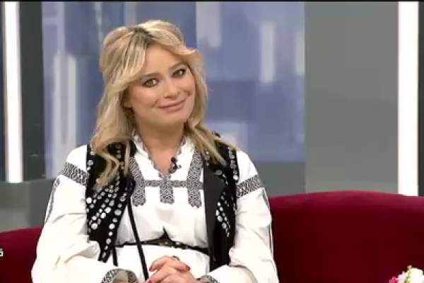 Știrile Antena Stars. Momente intense pentru Laura Cosoi. Șocant ce s-a întâmplat pe platourile de filmare, în timp ce vorbea despre mama ei: „Cu noi...” / VIDEO