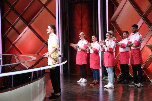 Chefi la cuțite, 13 mai 2024. Cine sunt cei trei concurenți eliminați chiar înainte de semifinală. Pleacă acasă după ultimul duel: "Plec cu capul sus..." / VIDEO
