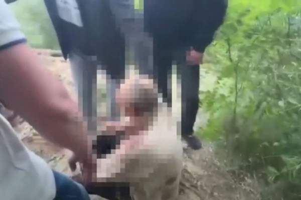 Un bărbat, la un pas de moarte, după ce a fost îngropat de viu. A fost găsit după patru zile: „Au auzit un strigăt de ajutor de sub pământ”