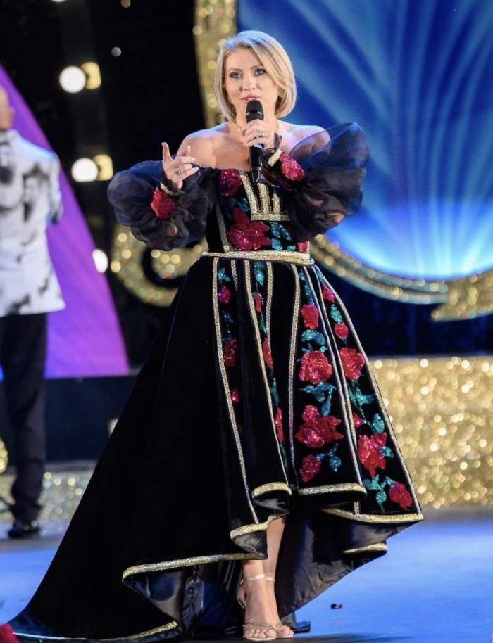 Mirela Vaida în costum  negru