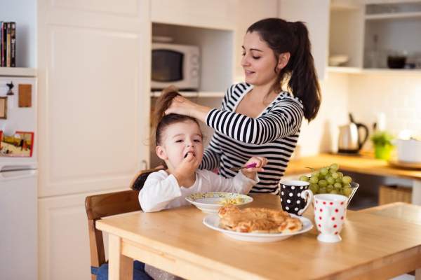 O fetiță de 7 ani, de urgență la spital, după ce și-a mâncat părul. Micuța a trecut printr-o operație dificilă. Cum se simte acum