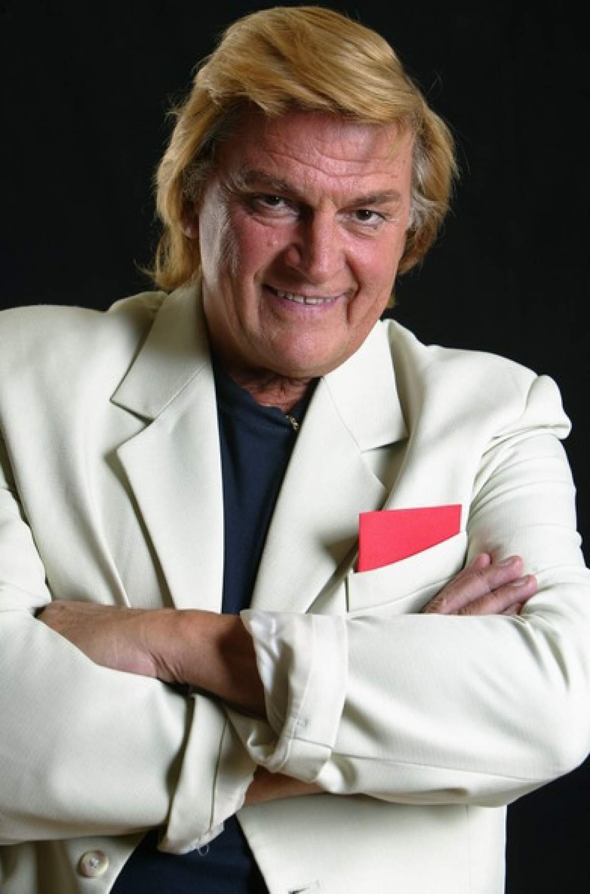 Florin Piersic în sacou alb