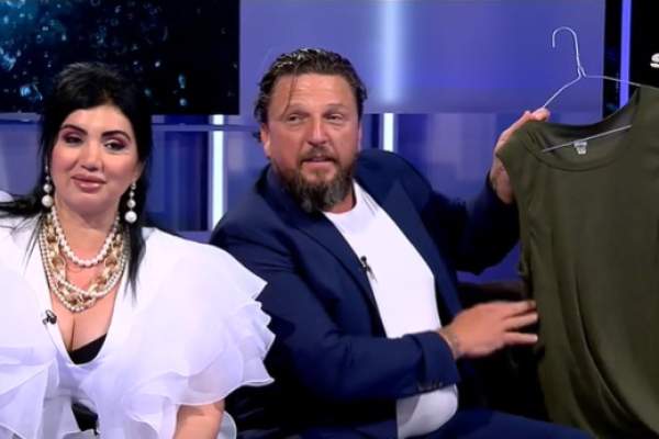 Xtra Night Show. Adriana Bahmuțeanu scoate la licitație maioul lui George Restivan. De ce a stârnit controverse articolul vestimentar: "L-au făcut în toate felurile..." / VIDEO