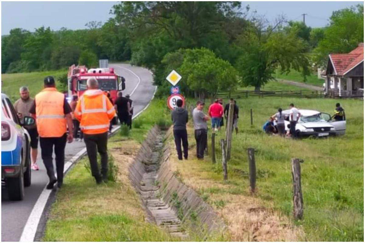 Un bărbat în vârstă de 43 de ani și-a pierdut viața, după ce s-a răsturnat cu mașina