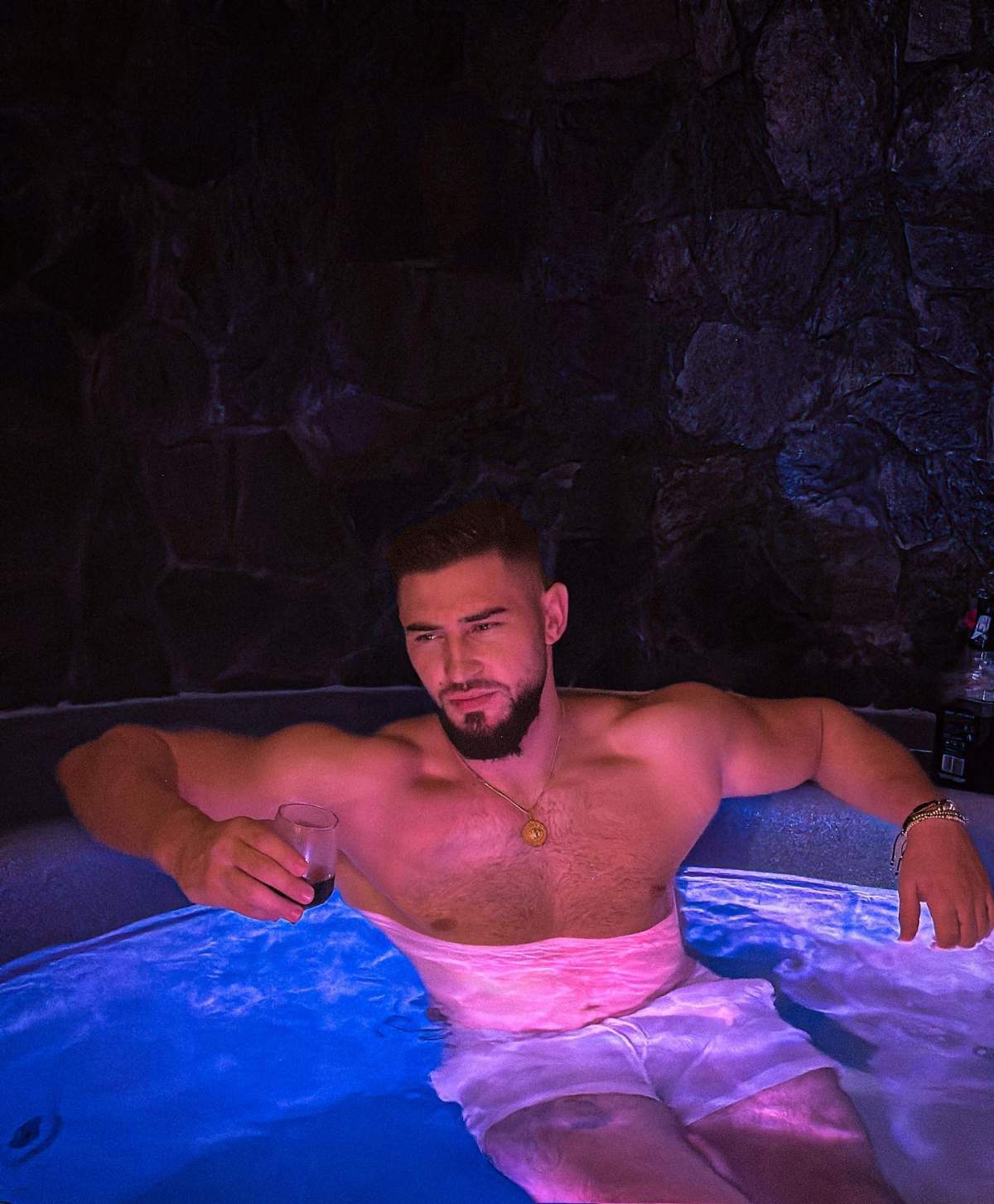 Poză cu Bogdan Mocanu în jacuzzi