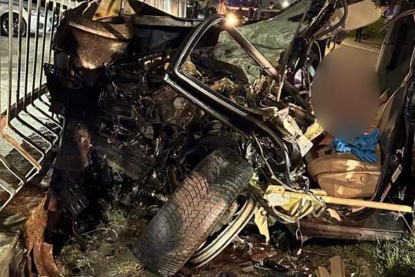 Accident tragic în Italia. Un român a murit, după ce a intrat cu mașina într-un camion. Autoturismul s-a transformat într-un morman de fiare / FOTO