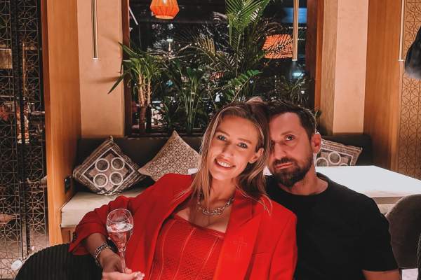 Xtra Night Show. Cum se ajută și se susțin reciproc Gabriela și Dani Oțil. Modelul, cuvinte de laudă la adresa soțului ei: „Este un bărbat care...„ / VIDEO