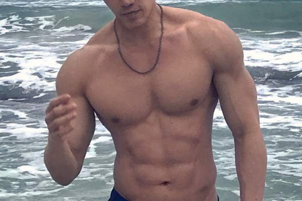 Cum arată și ce mănâncă bărbatul care a descoperit secretul tinereții fără bătrânețe. Are aproape 60 de ani, dar menține în formă ca la 20 / FOTO