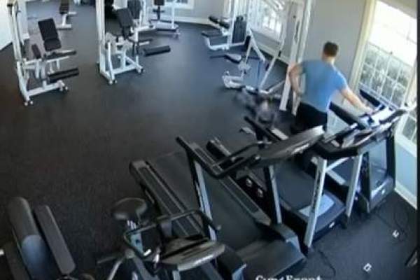Declarațiile șocante ale tatălui care și-a lovit și obligat copilul să alerge pe bandă, într-o sală de fitness. Micuțul în vârstă de 6 ani a murit