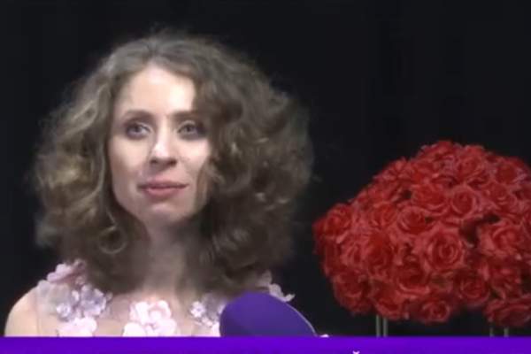 Știrile Antena Stars. Povestea incredibilă a Petrei Pintelei, femeia nevăzătoare virală pe TikTok! Tânăra a oferit o lecție de viață despre succes: ”Vorbesc șase limbi străine” / VIDEO