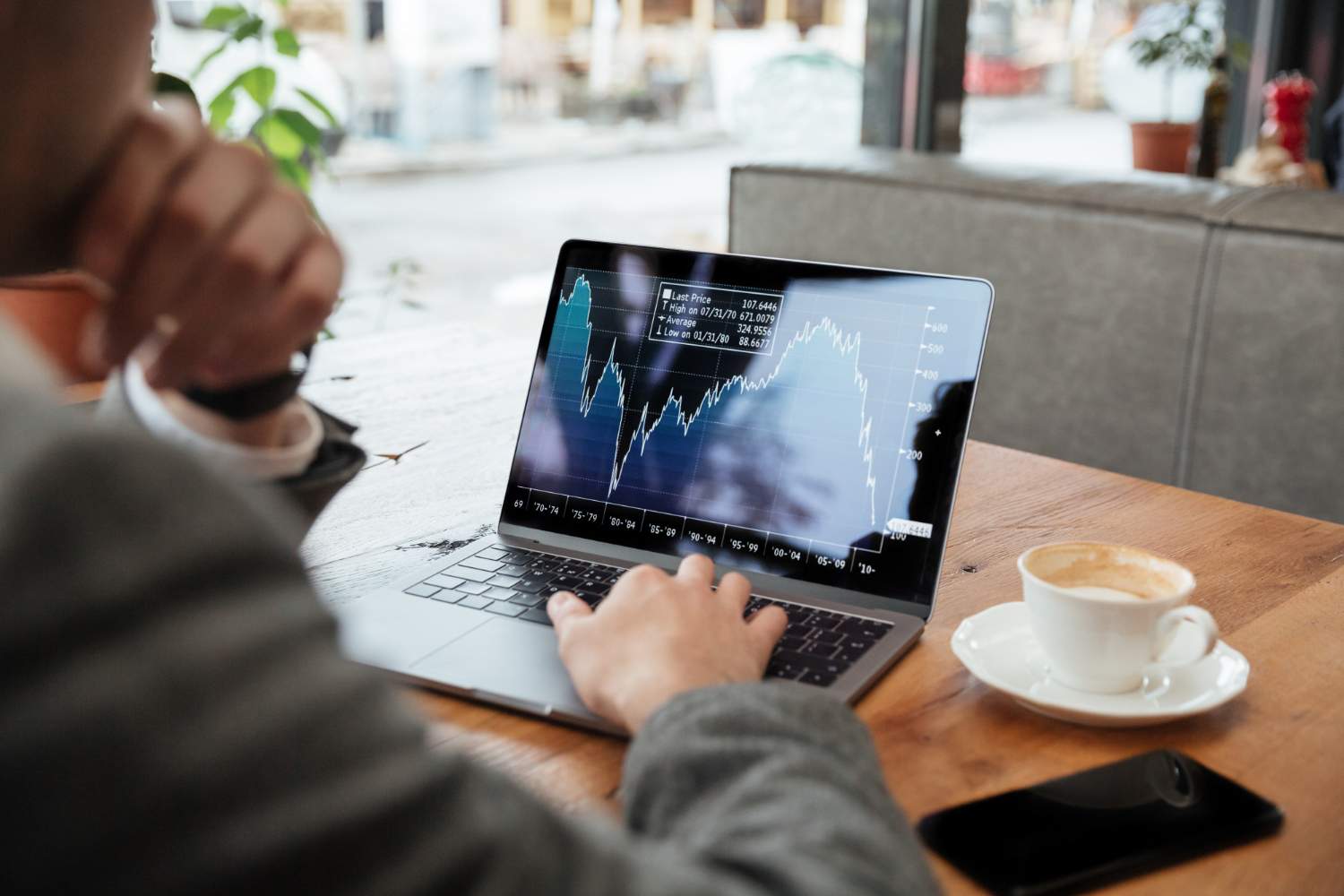 Criptomonedele: oportunități și provocări în peisajul financiar actual